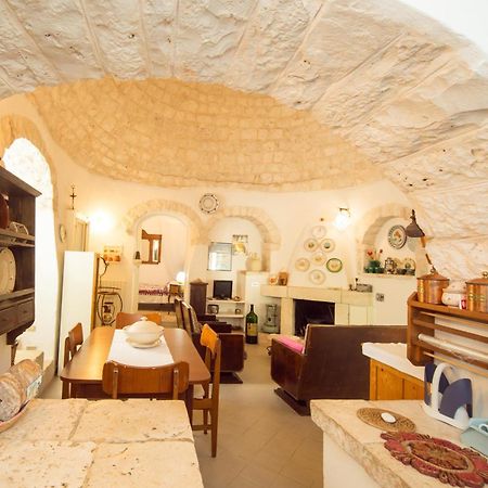 Trulli Girasoli E Viole Cocolicchio Pokoj fotografie