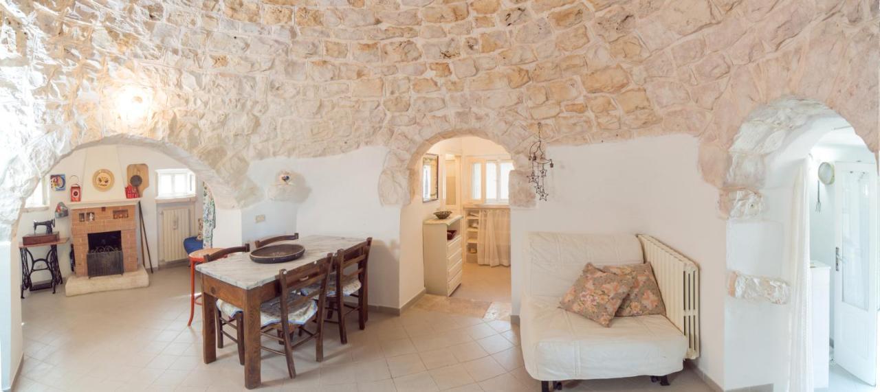 Trulli Girasoli E Viole Cocolicchio Exteriér fotografie