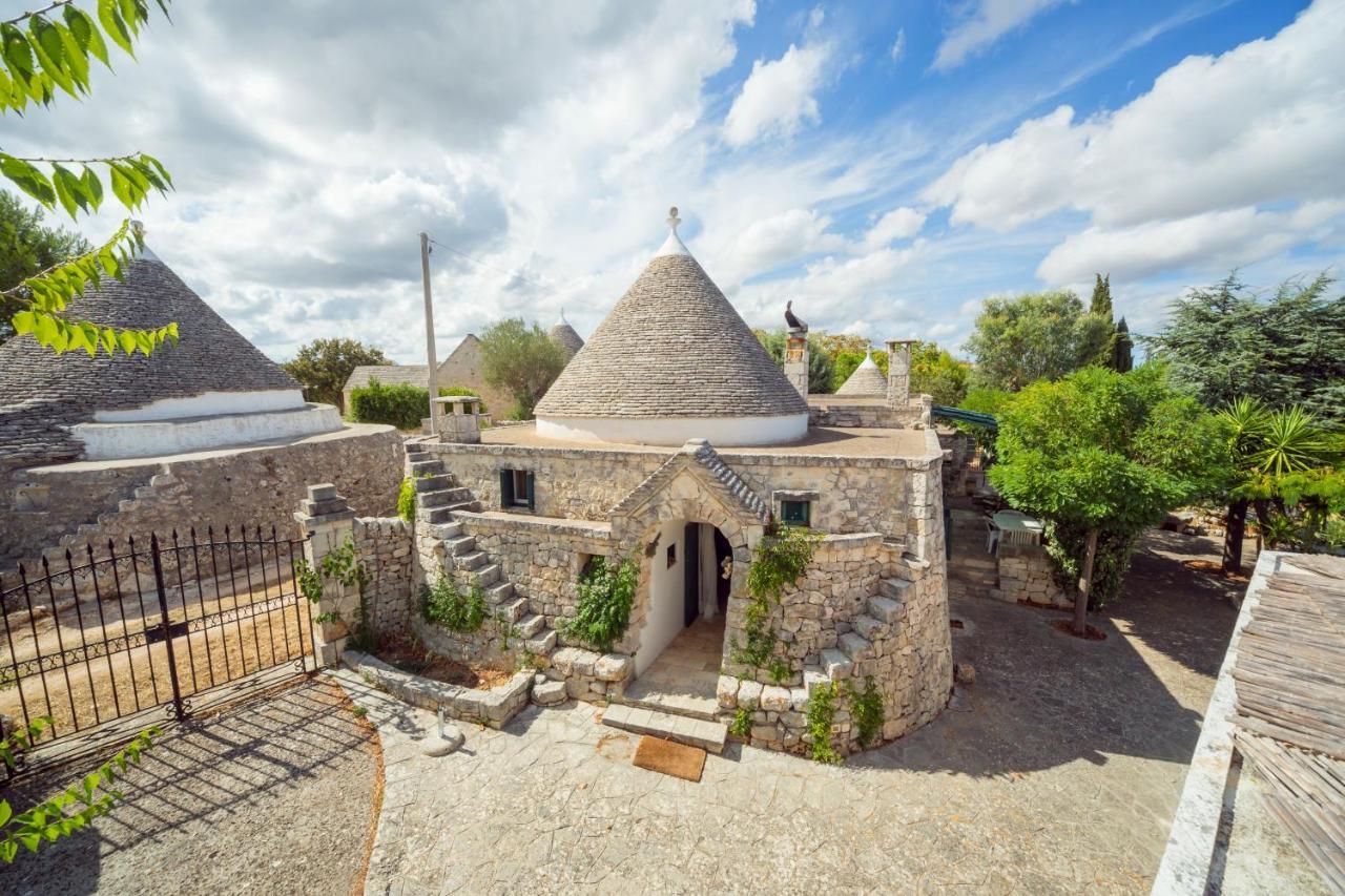 Trulli Girasoli E Viole Cocolicchio Exteriér fotografie