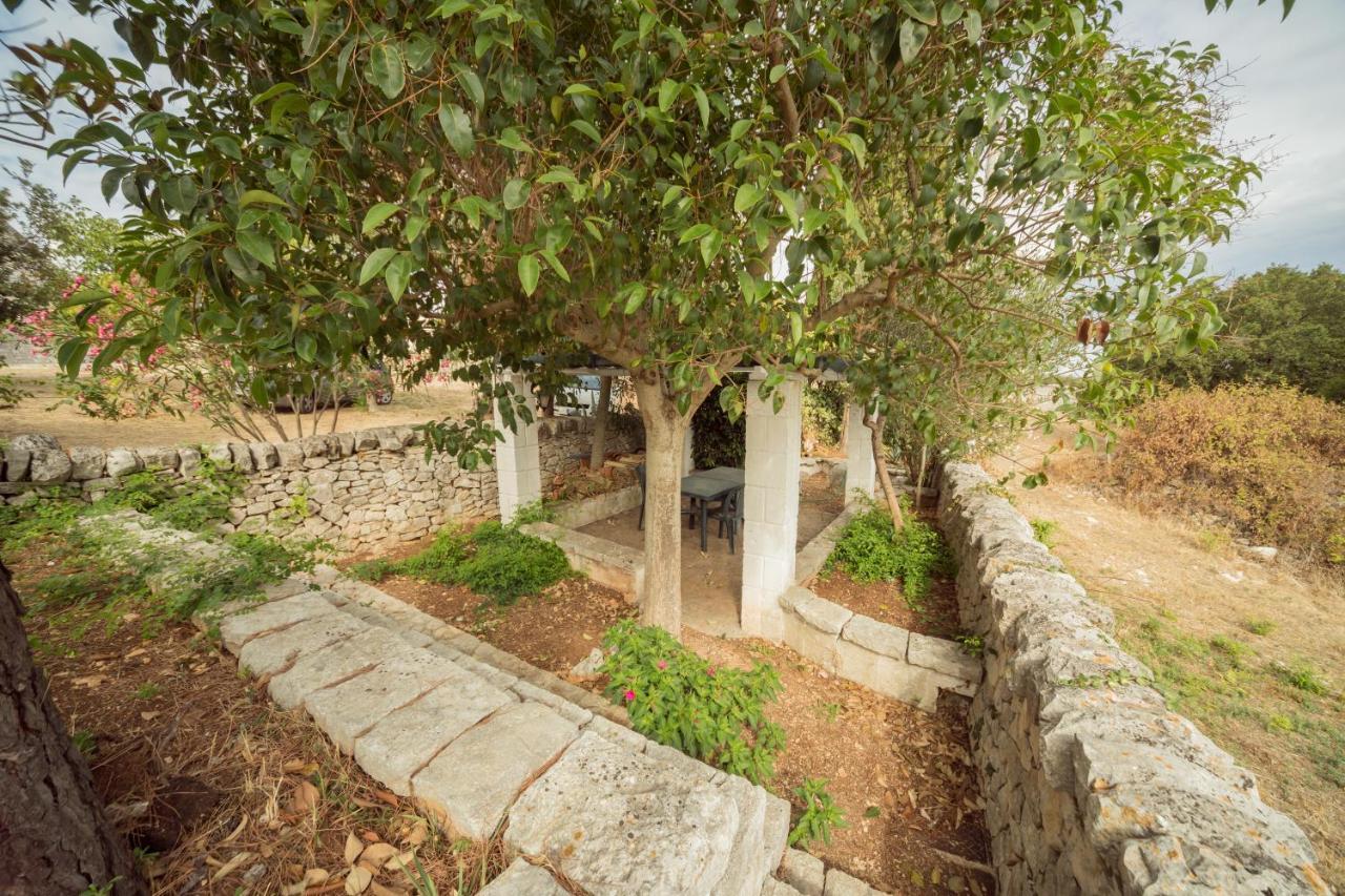 Trulli Girasoli E Viole Cocolicchio Exteriér fotografie