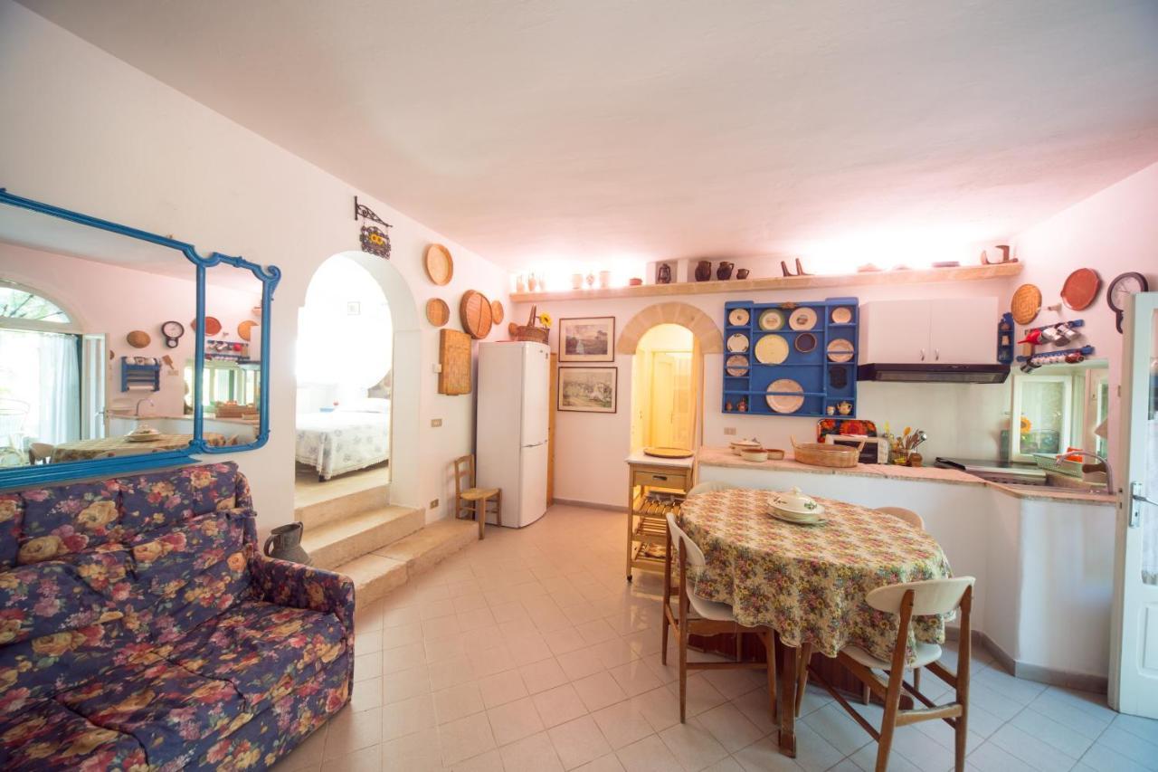 Trulli Girasoli E Viole Cocolicchio Pokoj fotografie