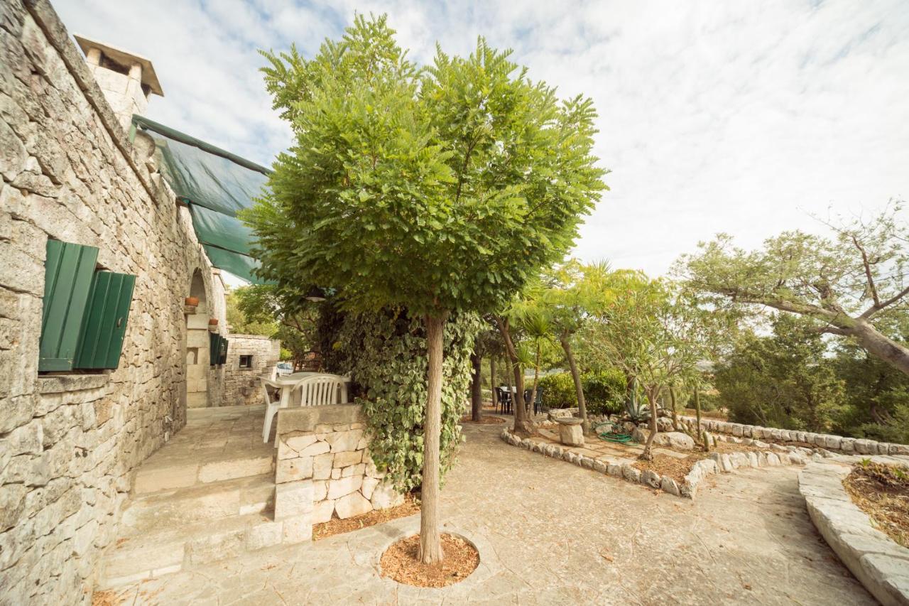 Trulli Girasoli E Viole Cocolicchio Exteriér fotografie