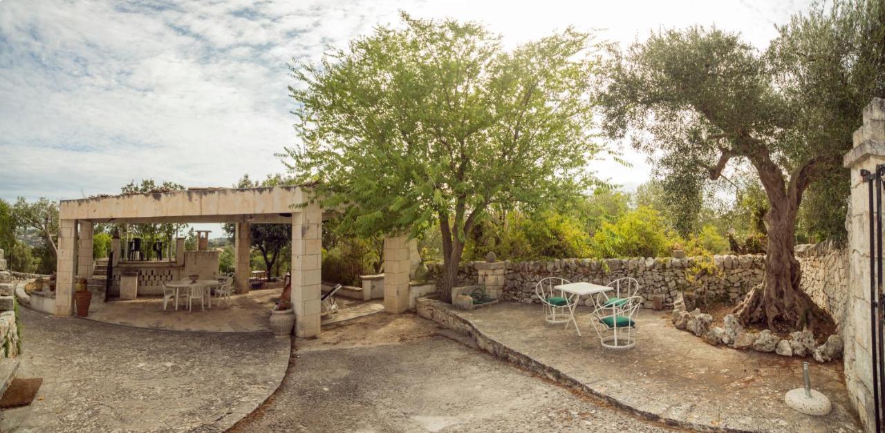 Trulli Girasoli E Viole Cocolicchio Exteriér fotografie