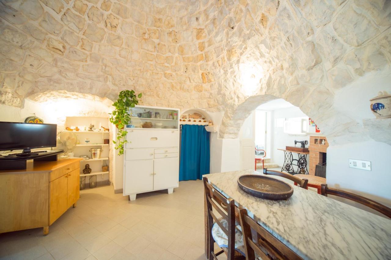 Trulli Girasoli E Viole Cocolicchio Exteriér fotografie