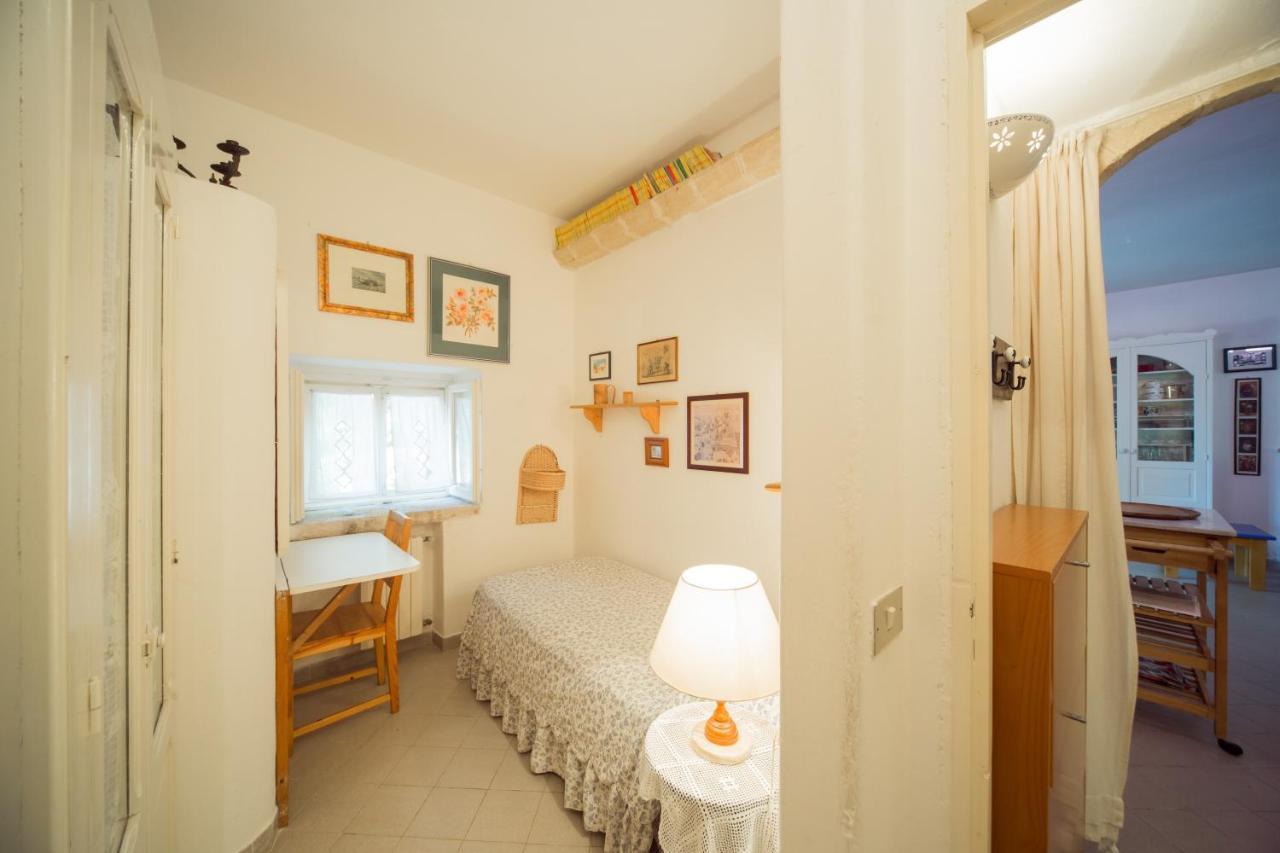 Trulli Girasoli E Viole Cocolicchio Exteriér fotografie